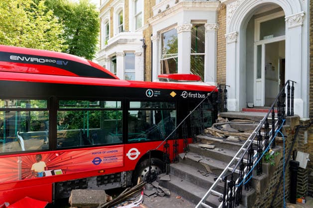London bus crashed into a property. St Quintin Avenue, London. 3rd July 2026 The scene in Notting Hill, West London, after a bus crashed into a property on St Quintin Avenue., Credit:Aldo Ciarrocchi Avalon UK, London  Copyright: xAldoxCiarrocchix xAvalonx 1114227596