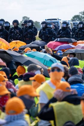 Mass demonstrations accompany AfD party congress in eastern Germany ERFURT, GERMANY - JULY 4: Protesters block the roads leading to the Messe Erfurt exhibition grounds during demonstrations against the federal party congress of the Alternative for Germany (AfD) in Erfurt, Germany, on July 4, 2026. Around 8:30 a.m., demonstrators established approximately nine coordinated blockades, occupying all major access routes to the congress venue in an attempt to prevent AfD delegates from reaching the event. More than police officers were deployed to secure the congress, clear blockades and maintain access to the venue. The AfD is a right-wing populist political party whose positions on immigration and national identity have made it one of Germany s  Copyright: x2026xAnadoluxMouafakxMahmaljix