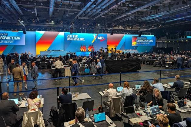 Erfurt, Thüringen, Deutschland, 04.07.2026: Messe: AfD-Bundesparteitag: Blick ins Plenum, im Vordergrund Journalisten *** Erfurt, Thuringia, Germany, July 4, 2026: AfD National Party Convention—A view of the plenary session, with journalists in the foreground Copyright: xdtsxNachrichtenagenturx dts_126280