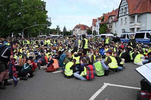 Erfurter AfD Parteitag 2026 ** NUR FÜR REDAKTIONELLE ZWECKE ** EDITORIAL USE ONLY **<p>Erfurt AfD Parteitag 04.07.2026 DGB Demostration Zug durch Erfurt zum Messegelände< p> Marco Schmidt Thüringen Germany Erfurt Copyright: MarcoxSchmidt *** 2026 AfD Party Convention in Erfurt ** FOR EDITORIAL PURPOSES ONLY ** EDITORIAL USE ONLY ** p Erfurt AfD Party Convention 04 07 2026 DGB Demonstration March through Erfurt to the Exhibition Grounds p Marco Schmidt Thuringia Germany Erfurt Copyright MarcoxSchmidt Copyright: MarcoxSchmidt doc86kfcd89c7k1den4uoff ,EDITORIAL USE ONLY