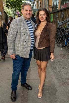 Mode, Berlin Fashion Week, Gäste der Kilian Kerner Modenschau ABB KERNER- Emily Roberts mit Kevin zu Gast bei der Kilan Kerner SPRING SUMMER 2027 auf der Fashion Week in der Skaterhalle in Berlin am 03.07.2026 Berlin Deutschland *** ABB KERNER s Emily Roberts and Kevin attended the Kilan Kerner SPRING SUMMER 2027 show at Fashion Week in the Skaterhalle in Berlin on July 3, 2026, Berlin, Germany