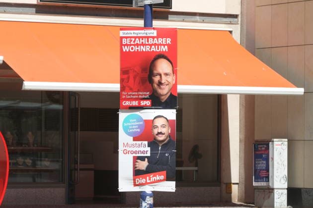 Wahlplakate zur Landtagswahl in Sachsen-Anhalt in Magdeburg. Magdeburg, 02.07.2026. In Magdeburg prägen die Wahlplakate der Parteien das Stadtbild. Die Parteien werben intensiv für die bevorstehende Landtagswahl in Sachsen-Anhalt am 6. September. Wegen einer Sonderregelung der Landeshauptstadt begann die Plakatierung früher als im restlichen Bundesland. *** Election posters for the state election in Saxony-Anhalt in Magdeburg Magdeburg, July 2, 2026 In Magdeburg, the political parties’ campaign posters dominate the cityscape. The parties are campaigning intensively for the upcoming state election in Saxony-Anhalt on September 6. Due to a special regulation in the state capital, the posting of posters began earlier than in the rest o Copyright: xAgenturxMatthiasxWehnertx xM.xGränzdörferx
