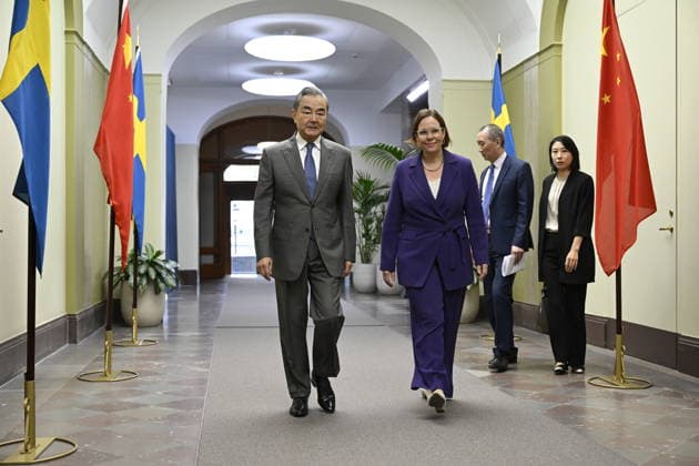 STOCKHOLM, SVERIGE 20260704 Utrikesminister Maria Malmer Stenergard (M) tar emot Kinas utrikesminister Wang Yi. STOCKHOLM SVERIGE x10070x *** STOCKHOLM, SWEDEN July 4, 2026 Foreign Minister Maria Malmer Stenergard M welcomes Chinese Foreign Minister Wang Yi STOCKHOLM, SWEDEN x10070x  Copyright: xJessicaxGow TTx KINAS UTRIKESMINISTER WANG YI I STOCKHOLM XJ9rbAVeyjM
