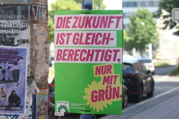 Wahlplakate zur Landtagswahl in Sachsen-Anhalt in Magdeburg. Magdeburg, 02.07.2026. In Magdeburg prägen die Wahlplakate der Parteien das Stadtbild. Die Parteien werben intensiv für die bevorstehende Landtagswahl in Sachsen-Anhalt am 6. September. Wegen einer Sonderregelung der Landeshauptstadt begann die Plakatierung früher als im restlichen Bundesland. *** Election posters for the state election in Saxony-Anhalt in Magdeburg Magdeburg, July 2, 2026 In Magdeburg, the political parties’ campaign posters dominate the cityscape. The parties are campaigning intensively for the upcoming state election in Saxony-Anhalt on September 6. Due to a special regulation in the state capital, the posting of posters began earlier than in the rest o Copyright: xAgenturxMatthiasxWehnertx xM.xGränzdörferx