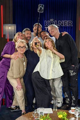 Sandra Sprünken, Hannelore Becker, Micky Beisenherz, Susan Link, Maximilian Pollux, Ella Endlich, Eko Fresh und Thomas Hermanns bei der Aufzeichnung der WDR-Talkshow Kölner Treff im WDR Studio BS 3. Köln, 03.07.2026 *** Sandra Sprünken, Hannelore Becker, Micky Beisenherz, Susan Link, Maximilian Pollux, Ella Endlich, Eko Fresh, and Thomas Hermanns during the taping of the WDR talk show Kölner Treff at WDR Studio BS 3 in Cologne, July 3, 2026 Foto:xW.xRanderathx xFuturexImagex koelner_treff0307_6701