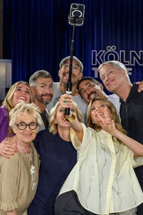 Sandra Sprünken, Hannelore Becker, Micky Beisenherz, Susan Link, Maximilian Pollux, Ella Endlich, Eko Fresh und Thomas Hermanns bei der Aufzeichnung der WDR-Talkshow Kölner Treff im WDR Studio BS 3. Köln, 03.07.2026 *** Sandra Sprünken, Hannelore Becker, Micky Beisenherz, Susan Link, Maximilian Pollux, Ella Endlich, Eko Fresh, and Thomas Hermanns during the taping of the WDR talk show Kölner Treff at WDR Studio BS 3 in Cologne, July 3, 2026 Foto:xW.xRanderathx xFuturexImagex koelner_treff0307_6703