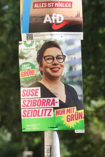 Wahlplakate zur Landtagswahl in Sachsen-Anhalt in Magdeburg. Magdeburg, 02.07.2026. In Magdeburg prägen die Wahlplakate der Parteien das Stadtbild. Die Parteien werben intensiv für die bevorstehende Landtagswahl in Sachsen-Anhalt am 6. September. Wegen einer Sonderregelung der Landeshauptstadt begann die Plakatierung früher als im restlichen Bundesland. *** Election posters for the state election in Saxony-Anhalt in Magdeburg Magdeburg, July 2, 2026 In Magdeburg, the political parties’ campaign posters dominate the cityscape. The parties are campaigning intensively for the upcoming state election in Saxony-Anhalt on September 6. Due to a special regulation in the state capital, the posting of posters began earlier than in the rest o Copyright: xAgenturxMatthiasxWehnertx xM.xGränzdörferx