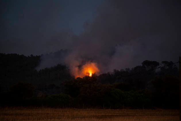 The spread of the fire in La Bisbal d’Empordà, Girona, forces the evacuation of 12 towns. View of the fire in La Bisbal d’Empordà, in Cruïlles Sant Sadurní de l’Heura, Girona, Catalonia, Spain. Civil Protection has issued a precautionary alert due to the fire’s progression, as well as the presence of smoke, and to prevent movement in the area near the operations site. JULY 3, 2026 Lorena Sopê Cruïlles Sant Sadurni de l’Heura Cruïlles Sant Sadurni de l’Heura, Spain  Copyright: xLorenaxSopÃªnax 7643096