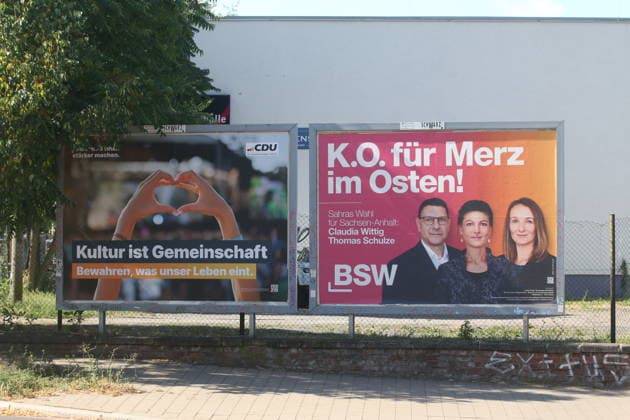 Wahlplakate zur Landtagswahl in Sachsen-Anhalt in Magdeburg. Magdeburg, 02.07.2026. In Magdeburg prägen die Wahlplakate der Parteien das Stadtbild. Die Parteien werben intensiv für die bevorstehende Landtagswahl in Sachsen-Anhalt am 6. September. Wegen einer Sonderregelung der Landeshauptstadt begann die Plakatierung früher als im restlichen Bundesland. *** Election posters for the state election in Saxony-Anhalt in Magdeburg Magdeburg, July 2, 2026 In Magdeburg, the political parties’ campaign posters dominate the cityscape. The parties are campaigning intensively for the upcoming state election in Saxony-Anhalt on September 6. Due to a special regulation in the state capital, the posting of posters began earlier than in the rest o Copyright: xAgenturxMatthiasxWehnertx xM.xGränzdörferx