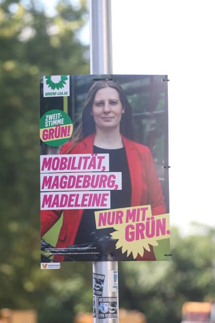 Wahlplakate zur Landtagswahl in Sachsen-Anhalt in Magdeburg. Magdeburg, 02.07.2026. In Magdeburg prägen die Wahlplakate der Parteien das Stadtbild. Die Parteien werben intensiv für die bevorstehende Landtagswahl in Sachsen-Anhalt am 6. September. Wegen einer Sonderregelung der Landeshauptstadt begann die Plakatierung früher als im restlichen Bundesland. *** Election posters for the state election in Saxony-Anhalt in Magdeburg Magdeburg, July 2, 2026 In Magdeburg, the political parties’ campaign posters dominate the cityscape. The parties are campaigning intensively for the upcoming state election in Saxony-Anhalt on September 6. Due to a special regulation in the state capital, the posting of posters began earlier than in the rest o Copyright: xAgenturxMatthiasxWehnertx xM.xGränzdörferx