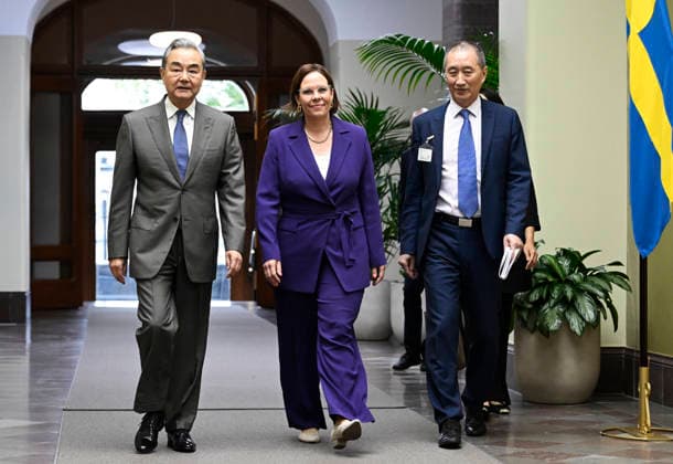 STOCKHOLM, SVERIGE 20260704 Utrikesminister Maria Malmer Stenergard (M),,Kinas utrikesminister Wang Yi och Cheng Ma fran den kinesiska delegitaionen. STOCKHOLM SVERIGE x10070x *** STOCKHOLM, SWEDEN, July 4, 2026 Foreign Minister Maria Malmer Stenergard M, Chinese Foreign Minister Wang Yi, and Cheng Ma of the Chinese delegation STOCKHOLM, SWEDEN x10070x  Copyright: xJessicaxGow TTx KINAS UTRIKESMINISTER WANG YI I STOCKHOLM X3x0tvr2Xhg