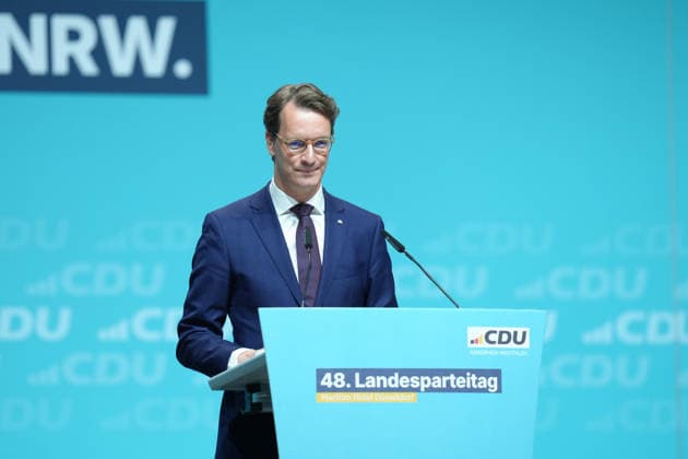 Landesparteitag der CDU NRW in Duesseldorf Hendrik Wuest, Ministerpraesident des Landes Nordrhein-Westfalen im Portrait bei seiner Rede zur Ereoffung des Landesparteitag der CDU Nordrhein-Westfalen im Maritim Hotel, Duesseldorf, 04.07.2026 Duesseldorf NRW Deutschland *** CDU North Rhine-Westphalia State Party Convention in Düsseldorf: A portrait of Hendrik Wuest, Minister-President of North Rhine-Westphalia, during his opening address at the CDU North Rhine-Westphalia State Party Convention at the Maritim Hotel in Düsseldorf, July 4, 2026, Düsseldorf, North Rhine-Westphalia, Germany