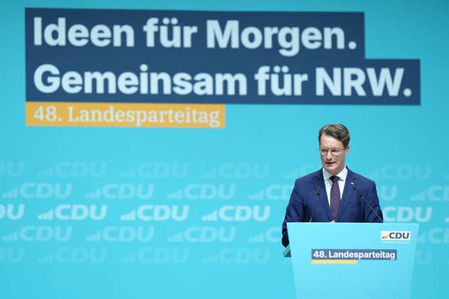 Landesparteitag der CDU NRW in Duesseldorf Hendrik Wuest, Ministerpraesident des Landes Nordrhein-Westfalen bei seiner Rede zur Ereoffung des Landesparteitag der CDU Nordrhein-Westfalen im Maritim Hotel, Duesseldorf, 04.07.2026 Duesseldorf NRW Deutschland *** CDU North Rhine-Westphalia State Party Convention in Düsseldorf Hendrik Wuest, Minister-President of North Rhine-Westphalia, delivering his opening address at the CDU North Rhine-Westphalia State Party Convention at the Maritim Hotel in Düsseldorf, July 4, 2026, Düsseldorf, North Rhine-Westphalia, Germany