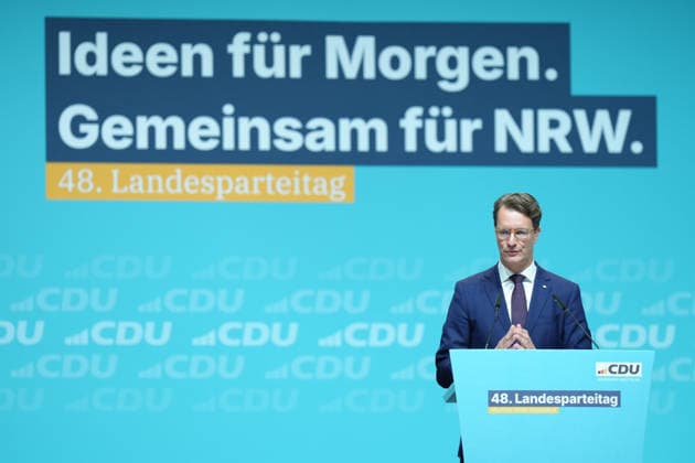 Landesparteitag der CDU NRW in Duesseldorf Hendrik Wuest, Ministerpraesident des Landes Nordrhein-Westfalen bei seiner Rede zur Ereoffung des Landesparteitag der CDU Nordrhein-Westfalen im Maritim Hotel, Duesseldorf, 04.07.2026 Duesseldorf NRW Deutschland *** CDU North Rhine-Westphalia State Party Convention in Düsseldorf Hendrik Wuest, Minister-President of North Rhine-Westphalia, delivering his opening address at the CDU North Rhine-Westphalia State Party Convention at the Maritim Hotel in Düsseldorf, July 4, 2026, Düsseldorf, North Rhine-Westphalia, Germany