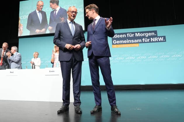 Landesparteitag der CDU NRW in Duesseldorf Hendrik Wuest, Ministerpraesident des Landes Nordrhein-Westfalen gemeinsam mit Bundeskanzler Friedrich Merz auf der Buehne beim Landesparteitag der CDU Nordrhein-Westfalen im Maritim Hotel, Duesseldorf, 04.07.2026 Duesseldorf NRW Deutschland *** CDU North Rhine-Westphalia State Party Convention in Düsseldorf: Hendrik Wuest, Minister President of North Rhine-Westphalia, on stage with Federal Chancellor Friedrich Merz at the CDU North Rhine-Westphalia State Party Convention at the Maritim Hotel in Düsseldorf, July 4, 2026, Düsseldorf, North Rhine-Westphalia, Germany
