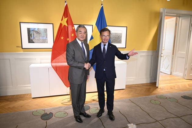 STOCKHOLM, SVERIGE 20260704 Kinas utrikesminister Wang Yi tas emot av statsminister Ulf Kristersson (M). STOCKHOLM SVERIGE x10070x *** STOCKHOLM, SWEDEN 20260704 Chinese Foreign Minister Wang Yi is welcomed by Prime Minister Ulf Kristersson (M) STOCKHOLM, SWEDEN x10070x  Copyright: xJessicaxGow TTx KINAS UTRIKESMINISTER WANG YI I STOCKHOLM ctoyUG8U7_8