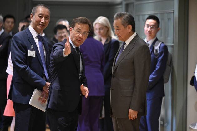 STOCKHOLM, SVERIGE 20260704 Statsminister Ulf Kristersson (M) tar emot Kinas utrikesminister Wang Yi. STOCKHOLM SVERIGE x10070x *** STOCKHOLM, SWEDEN July 4, 2026 Prime Minister Ulf Kristersson (M) welcomes Chinese Foreign Minister Wang Yi STOCKHOLM, SWEDEN x10070x  Copyright: xJessicaxGow TTx KINAS UTRIKESMINISTER WANG YI I STOCKHOLM VZ7dkKpEaAs