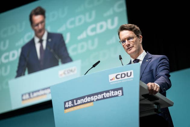 CDU Landesparteitag des Landes Nordrhein-Westfalen in Duesseldorf Hendrik Wuest, Ministerpraesident des Landes Nordrhein-Westfalen bei seiner Rede auf dem CDU Landesparteitag des Landes Nordrhein-Westfalen im Maritim Hotel in NRW, Duesseldorf, 04.07.2026 Duesseldorf Nordrhein-Westfalen Deutschland *** CDU State Party Convention of North Rhine-Westphalia in Düsseldorf Hendrik Wuest, Minister-President of North Rhine-Westphalia, delivering his speech at the CDU State Party Convention of North Rhine-Westphalia at the Maritim Hotel in Düsseldorf, North Rhine-Westphalia, July 4, 2026 Düsseldorf North Rhine-Westphalia Germany
