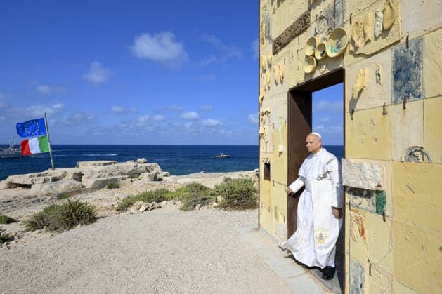 Pope Leo XIV Visits The Southern Italian Island of Lampedusa Pope Leo XIV visits the ‘Gateway to Europe’ on the southern Italian island of Lampedusa on July 4, an art monument and memorial to the migrants who have perished while trying to reach Europe. Pope Leo XIV landed in Lampedusa for a pastoral visit to the southern Italian island at the crossroads of migrations routes from North Africa to Europe. Photo by (EV) Simone Risoluti Vatican Media ABACAPRESS.COM Lampedusa Italy  Copyright: xABACAx