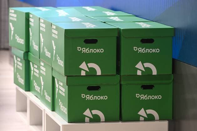Russia Parliamentary Election Campaign Yabloko Party 9199680 04.07.2026 Boxes with documents of the Yabloko political party are pictured during the submission of documents to Russia s Central Election Commission to register the party s list of candidates for the State Duma elections, scheduled for September 2026, in Moscow, Russia. Mikhail Voskresenskiy Sputnik Moscow Russia  Copyright: xMikhailxVoskresenskiyx