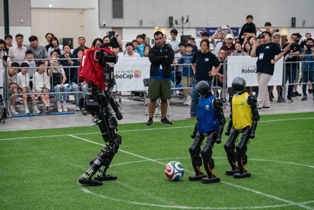 RoboCup 2026 in Incheon, South Korea - 04 Jul 2026 Humanoid robots play soccer during the Humanoid soccer league at Songdo ConvensiA. RoboCup 2026 INCHEON is happening from July 2 to July 6 at Songdo ConvensiA. The event was first held in 1997 and is the world’s largest robot soccer competition and a global challenge dedicated to build a better future through artificial intelligence and robotic technologies. Incheon South Korea Copyright: xSimonxShinx xSOPAxImagesx _DSC5401