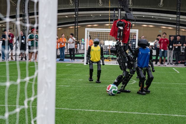 RoboCup 2026 in Incheon, South Korea - 04 Jul 2026 Humanoid robots play soccer during the Humanoid soccer league at Songdo ConvensiA. RoboCup 2026 INCHEON is happening from July 2 to July 6 at Songdo ConvensiA. The event was first held in 1997 and is the world’s largest robot soccer competition and a global challenge dedicated to build a better future through artificial intelligence and robotic technologies. Incheon South Korea Copyright: xSimonxShinx xSOPAxImagesx _DSC5404