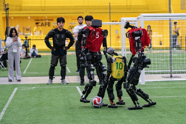 RoboCup 2026 in Incheon, South Korea - 04 Jul 2026 Humanoid robots play soccer during the Humanoid soccer league at Songdo ConvensiA. RoboCup 2026 INCHEON is happening from July 2 to July 6 at Songdo ConvensiA. The event was first held in 1997 and is the world’s largest robot soccer competition and a global challenge dedicated to build a better future through artificial intelligence and robotic technologies. Incheon South Korea Copyright: xSimonxShinx xSOPAxImagesx _DSC5409