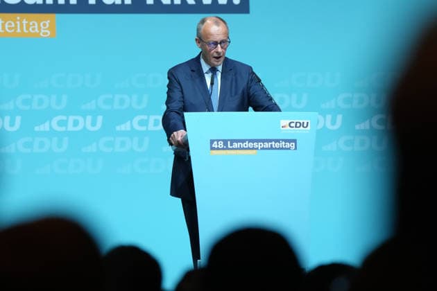 Landesparteitag der CDU NRW in Duesseldorf Bundeskanzler Friedrich Merz bei seiner Rede zur Ereoffung des Landesparteitag der CDU Nordrhein-Westfalen im Maritim Hotel, Duesseldorf, 04.07.2026 Duesseldorf NRW Deutschland *** CDU North Rhine-Westphalia State Party Convention in Düsseldorf: Federal Chancellor Friedrich Merz delivering his opening address at the CDU North Rhine-Westphalia State Party Convention at the Maritim Hotel in Düsseldorf, July 4, 2026, Düsseldorf, North Rhine-Westphalia, Germany