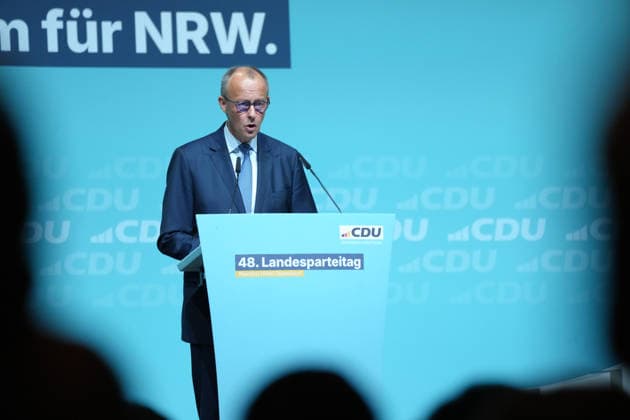 Landesparteitag der CDU NRW in Duesseldorf Bundeskanzler Friedrich Merz bei seiner Rede zur Ereoffung des Landesparteitag der CDU Nordrhein-Westfalen im Maritim Hotel, Duesseldorf, 04.07.2026 Duesseldorf NRW Deutschland *** CDU North Rhine-Westphalia State Party Convention in Düsseldorf: Federal Chancellor Friedrich Merz delivering his opening address at the CDU North Rhine-Westphalia State Party Convention at the Maritim Hotel in Düsseldorf, July 4, 2026, Düsseldorf, North Rhine-Westphalia, Germany