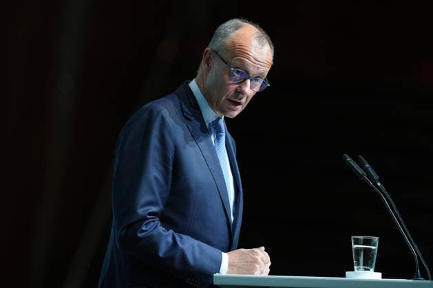Landesparteitag der CDU NRW in Duesseldorf Bundeskanzler Friedrich Merz bei seiner Rede zur Ereoffung des Landesparteitag der CDU Nordrhein-Westfalen im Maritim Hotel, Duesseldorf, 04.07.2026 Duesseldorf NRW Deutschland *** CDU North Rhine-Westphalia State Party Convention in Düsseldorf: Federal Chancellor Friedrich Merz delivering his opening address at the CDU North Rhine-Westphalia State Party Convention at the Maritim Hotel in Düsseldorf, July 4, 2026, Düsseldorf, North Rhine-Westphalia, Germany