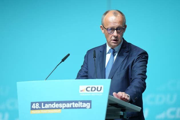 Landesparteitag der CDU NRW in Duesseldorf Bundeskanzler Friedrich Merz im Portrait bei seiner Rede zur Ereoffung des Landesparteitag der CDU Nordrhein-Westfalen im Maritim Hotel, Duesseldorf, 04.07.2026 Duesseldorf NRW Deutschland *** CDU North Rhine-Westphalia State Party Convention in Düsseldorf: A portrait of Chancellor Friedrich Merz during his opening address at the CDU North Rhine-Westphalia State Party Convention at the Maritim Hotel in Düsseldorf, July 4, 2026, Düsseldorf, North Rhine-Westphalia, Germany