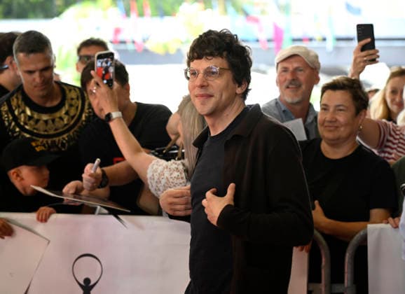 The 60th Karlovy Vary International Film Festival continued on its second day, in Karlovy Vary, Czech Republic, on July 4, 2026. American actor Jesse Eisenberg among fans. (CTKxPhoto KaterinaxSulova) CTKPhotoP2026070403239  CTKPhotoP2026070403239
