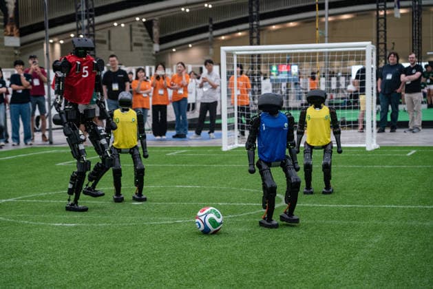 July 4, 2026, Incheon, South Korea: Humanoid robots play soccer during the Humanoid soccer league at Songdo ConvensiA. RoboCup 2026 INCHEON is happening from July 2 to July 6 at Songdo ConvensiA. The event was first held in 1997 and is the world™s largest robot soccer competition and a global challenge dedicated to build a better future through artificial intelligence and robotic technologies. Incheon South Korea  - ZUMAs197 20260704_aaa_s197_005 Copyright: xSimonxShinx