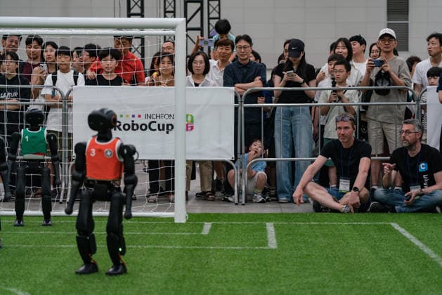 July 4, 2026, Incheon, South Korea: People watch a robot soccer match during the Humanoid soccer league at Songdo ConvensiA. RoboCup 2026 INCHEON is happening from July 2 to July 6 at Songdo ConvensiA. The event was first held in 1997 and is the world™s largest robot soccer competition and a global challenge dedicated to build a better future through artificial intelligence and robotic technologies. Incheon South Korea - ZUMAs197 20260704_aaa_s197_007 Copyright: xSimonxShinx