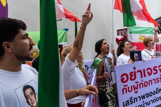 Iranian Protest outside the US embassy in Bangkok. BANGKOK, THAILAND JULY 4, 2026: Iranian protesters gathered outside the United States Embassy in Bangkok, Thailand, on July 4, 2026, to express support for political activist and former Iranian Crown Prince Reza Pahlavi. Demonstrators also called on the U.S. government to reject any future peace agreement with the government of Iran. Bangkok Copyright: x xPeeraponxBoonyakiatx xJNAxPressx
