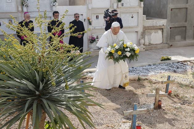 Pope Leo XIV visits the Southern Italian island of Lampedusa LAMPEDUSA, ITALY - JULY 04: Pope Leo XIV pays homage to the graves of migrants at the cemetery of Lampedusa, Italy, on July 04, 2026. Riccardo De Luca Anadolu Lampedusa Italy. Editorial use only. Please get in touch for any other usage.  Copyright: x2026xAnadoluxRiccardoxDexLucax