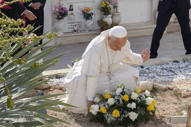 Pope Leo XIV visits the Southern Italian island of Lampedusa LAMPEDUSA, ITALY - JULY 04: Pope Leo XIV pays homage to the graves of migrants at the cemetery of Lampedusa, Italy, on July 04, 2026. Riccardo De Luca Anadolu Lampedusa Italy. Editorial use only. Please get in touch for any other usage.  Copyright: x2026xAnadoluxRiccardoxDexLucax