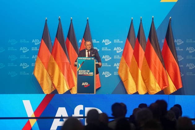 Erfurt Bundessprecher Tino Chrupalla eroeffnet den Bundesparteitag mit einer Rede Der AfD-Bundesprecher Tino Chrupalla eroeffnet den 17. Bundesparteitag der Alternative fuer Deutschland mit einer Rede und teilt schon zu Beginn heftig gegen die aktuelle Bundesregierung aus. Bundessprecher Tino Chrupalla eroeffnet den Bundesparteitag mit einer Rede *** Erfurt: National Spokesperson Tino Chrupalla Opens the National Party Convention with a Speech. AfD National Spokesperson Tino Chrupalla opens the 17th National Party Convention of the Alternative for Germany with a speech and, right from the start, launches a fierce attack on the current federal government. National Spokesperson Tino Chrupalla opens the Nationalparty co Copyright: xEibner-Pressefoto PiaxSchindlerx EP_PSR