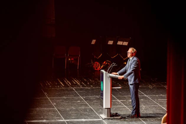 04.07.2026, GER, News Politik Aktuelles Veranstaltung, Mario Voigt beuscht den Bundesjägertag 2026 Jagd hat Zukunft - wenn Politik entschlossen handelt Mario Voigt beuscht den Bundesjägertag 2026 Jagd hat Zukunft - wenn Politik entschlossen handelt. Vor rund 400 Gästen übernahm die Moderation Marie Hofmann und stellte unter anderen Andre Knapp (CDU, Bürgermeister Suhl), PSt Christoph de Vries, MdB Bundesminister Aois Rainer , Präsident DJV Helmut Dammann-Tamke sowie die Präsidenten innen der Landesjägerverbände vor. Neben einigen Grussworten und einer Talkrunde gemeinsam mit Mario Voigt gab es auch von Friedrich Merz (Bundeskanzler) eine Videobotschaft. 98527 Suhl Congress Centrum Suhl CCS Thüringen Deutschland *