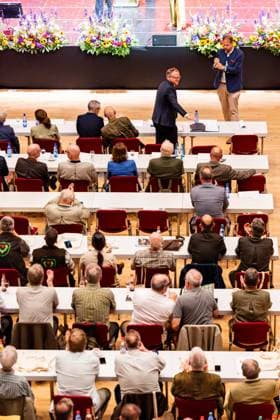 04.07.2026, GER, News Politik Aktuelles Veranstaltung, Mario Voigt beuscht den Bundesjägertag 2026 Jagd hat Zukunft - wenn Politik entschlossen handelt Mario Voigt beuscht den Bundesjägertag 2026 Jagd hat Zukunft - wenn Politik entschlossen handelt. Vor rund 400 Gästen übernahm die Moderation Marie Hofmann und stellte unter anderen Andre Knapp (CDU, Bürgermeister Suhl), PSt Christoph de Vries, MdB Bundesminister Aois Rainer , Präsident DJV Helmut Dammann-Tamke sowie die Präsidenten innen der Landesjägerverbände vor. Neben einigen Grussworten und einer Talkrunde gemeinsam mit Mario Voigt gab es auch von Friedrich Merz (Bundeskanzler) eine Videobotschaft. 98527 Suhl Congress Centrum Suhl CCS Thüringen Deutschland *