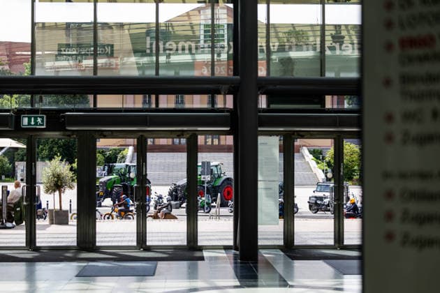 04.07.2026, GER, News Politik Aktuelles Veranstaltung, Mario Voigt beuscht den Bundesjägertag 2026 Jagd hat Zukunft - wenn Politik entschlossen handelt Mario Voigt beuscht den Bundesjägertag 2026 Jagd hat Zukunft - wenn Politik entschlossen handelt. Vor rund 400 Gästen übernahm die Moderation Marie Hofmann und stellte unter anderen Andre Knapp (CDU, Bürgermeister Suhl), PSt Christoph de Vries, MdB Bundesminister Aois Rainer , Präsident DJV Helmut Dammann-Tamke sowie die Präsidenten innen der Landesjägerverbände vor. Neben einigen Grussworten und einer Talkrunde gemeinsam mit Mario Voigt gab es auch von Friedrich Merz (Bundeskanzler) eine Videobotschaft. 98527 Suhl Congress Centrum Suhl CCS Thüringen Deutschland *
