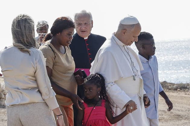 Pope Leo XIV visits the Southern Italian island of Lampedusa LAMPEDUSA, ITALY, JULY 04: Pope Leo XIV leads a family of migrants to the Gateway of Europe memorial monument dedicated to migrants who died or went missing at sea, in Lampedusa, Italy, on July 04, 2026. Riccardo De Luca Anadolu Lampedusa Italy. Editorial use only. Please get in touch for any other usage.  Copyright: x2026xAnadoluxRiccardoxDexLucax