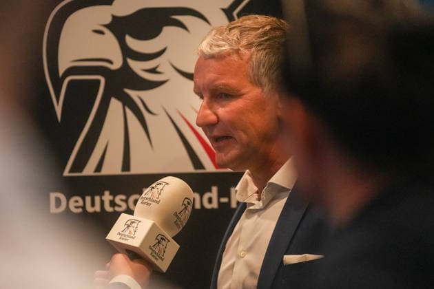 Erfurt Bjoern Hoecke (AfD, Sprecher des Landesverband Thueringen) Bjoern Hoecke (AfD, Sprecher des Landesverband Thueringen) im Interview mit dem Deutschland Kurier am 04.07.2026 auf dem Bundesparteitag der Alternative fuer Deutschland in Erfurt Bjoern Hoecke (AfD, Sprecher des Landesverband Thueringen) *** Erfurt: Bjoern Hoecke (AfD), spokesperson for the Thuringia state chapter; Bjoern Hoecke (AfD), spokesperson for the Thuringia state chapter, in an interview with the *Deutschland Kurier* on July 4, 2026, at the federal party convention of Alternative for Germany in Erfurt; Bjoern Hoecke (AfD), spokesperson for the Thuringia state chapter Copyright: xEibner-Pressefoto PiaxSchindlerx EP_PSR