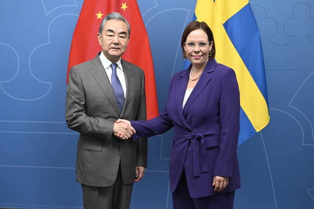 STOCKHOLM, SWEDEN 20260704 China s Foreign Minister Wang Yi is wlcomed by Sweden s Foreign Minister Maria Malmer Stenergard (M) at the Government headquarters in Stockholm, Sweden July 04 2026 for a bilateral meeting. STOCKHOLM SWEDEN x10070x *** STOCKHOLM, SWEDEN July 4, 2026—China’s Foreign Minister Wang Yi is welcomed by Sweden’s Foreign Minister Maria Malmer Stenergard M at the Government headquarters in Stockholm, Sweden, on July 4, 2026, for a bilateral meeting. STOCKHOLM, SWEDEN x10070x  Copyright: xJessicaxGow TTx CHINESE FOREIGN MINISTER WANG YI IN STOCKHOLM 3m90RRMMqnA