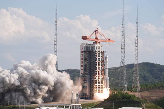 (260704) -- TAIYUAN, July 4, 2026 -- A modified Long March-6 carrier rocket carrying a new satellite group blasts off from the Taiyuan Satellite Launch Center in north China s Shanxi Province on July 4, 2026. The satellite group was launched at 5:30 p.m. (Beijing Time) aboard a modified Long March-6 carrier rocket and entered its preset orbit successfully. It will form part of the Spacesail Constellation, a mega commercial Chinese low-orbit satellite network. (Photo by Xinhua) (EyesOnSci) CHINA-TAIYUAN-SATELLITE GROUP-LAUNCH (CN) LixTiantian 