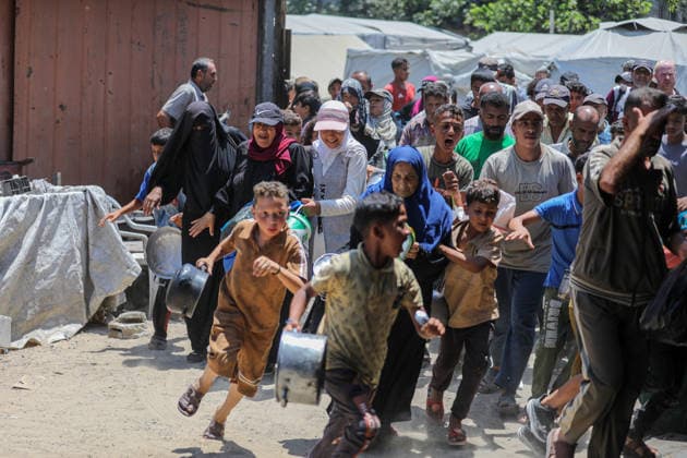 Hot meals distributed to Palestinians in Gaza under Israeli attacks NUSEIRAT, GAZA, PALESTINE - JULY 4: Palestinians, including children, rush toward a food distribution point carrying empty pots and containers in the Nuseirat refugee camp in central Gaza on July 4, 2026. Food shortages continue across the Gaza Strip as Israeli blockade and restrictions on the entry of humanitarian aid persist. Hassan Jedi Anadolu Nuseirat Gaza. Editorial use only. Please get in touch for any other usage.  Copyright: x2026xAnadoluxHassanxJedix
