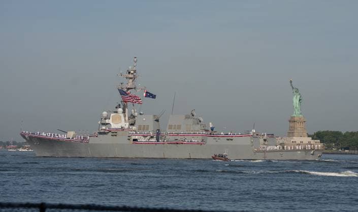 RECORD DATE NOT STATED USS Farragut (DDG-99) Passes Manhattan and the Statue of Liberty Ahead of America s 250th Anniversary Celebration (NEW) USS Farragut (DDG-99) Passes Manhattan and the Statue of Liberty Ahead of America s 250th Anniversary Celebration. July 4, 2026, Governors Island, New York, USA. The USS Farragut (DDG-99), an Arleigh Burke-class guided-missile destroyer of the U.S. Navy, sailed past the Manhattan skyline and the Statue of Liberty as part of activities leading up to the celebration of the 250th anniversary of the United States. Credit: Jorge Estrellado Thenews2(Foto: Jorge Estrellado Thenews2 imago images) USS Farragut (DDG-99) Passes Manhattan and the Statue of Liberty Ahead of America s 250th Anniversary Celebration  Copyright: xJorgexEstrelladox