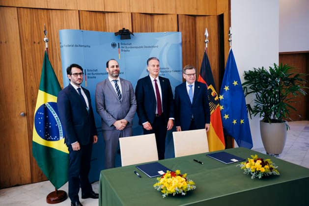 Johann Wadephul (CDU), Bundesaussenminister, aufgenommen bei der Teilnahme an der Veranstaltung Aufbau nachhaltiger Rohstofflieferketten in der Residenz der Botschafterin in Brasilia, 03.07.2026. Fotografiert im Auftrag des Auswaertigen Amtes (AA) Brasilia Brasilien *** Johann Wadephul (CDU), Federal Minister of Foreign Affairs, photographed while attending the event Building Sustainable Raw Material Supply Chains at the Ambassador’s residence in Brasília on July 3, 2026. Photographed on behalf of the Federal Foreign Office (AA) in Brasília, Brazil. Copyright: xFelixxZahnx