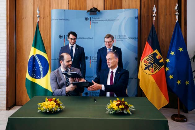 Johann Wadephul (CDU), Bundesaussenminister, aufgenommen bei der Teilnahme an der Veranstaltung Aufbau nachhaltiger Rohstofflieferketten in der Residenz der Botschafterin in Brasilia, 03.07.2026. Fotografiert im Auftrag des Auswaertigen Amtes (AA) Brasilia Brasilien *** Johann Wadephul (CDU), Federal Minister of Foreign Affairs, photographed while attending the event Building Sustainable Raw Material Supply Chains at the Ambassador’s residence in Brasília on July 3, 2026. Photographed on behalf of the Federal Foreign Office (AA) in Brasília, Brazil. Copyright: xFelixxZahnx