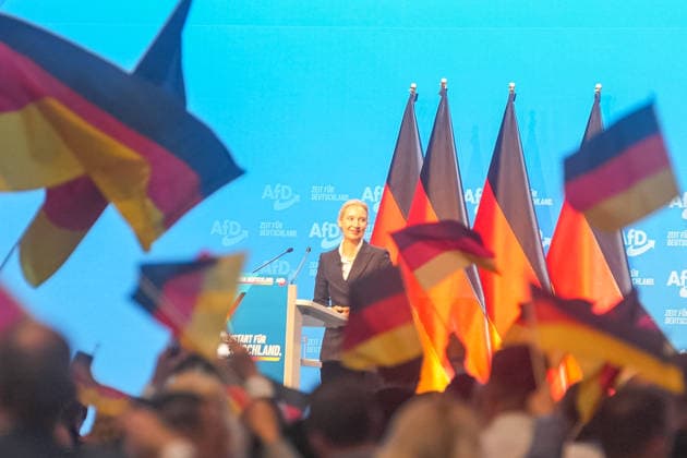 Erfurt Alice Weidel nach ihrer Bewerbungsrede zur Wiederwahl als Bundessprecherin der AfD Alice Weidel wird nach ihrer Bewerbungsrede zur Wiederwahl als Bundessprecherin der AfD unter wehenden Deutschland-Fahnen bejubelt, Alice Weidel nach ihrer Bewerbungsrede zur Wiederwahl als Bundessprecherin der AfD, *** Erfurt: Alice Weidel after her campaign speech for reelection as federal spokesperson for the AfD. Alice Weidel is cheered amid waving German flags after her campaign speech for reelection as federal spokesperson for the AfD. Alice Weidel after her campaign speech for reelection as federal spokesperson for the AfD, Copyright: xEibner-Pressefoto PiaxSchindlerx EP_PSR